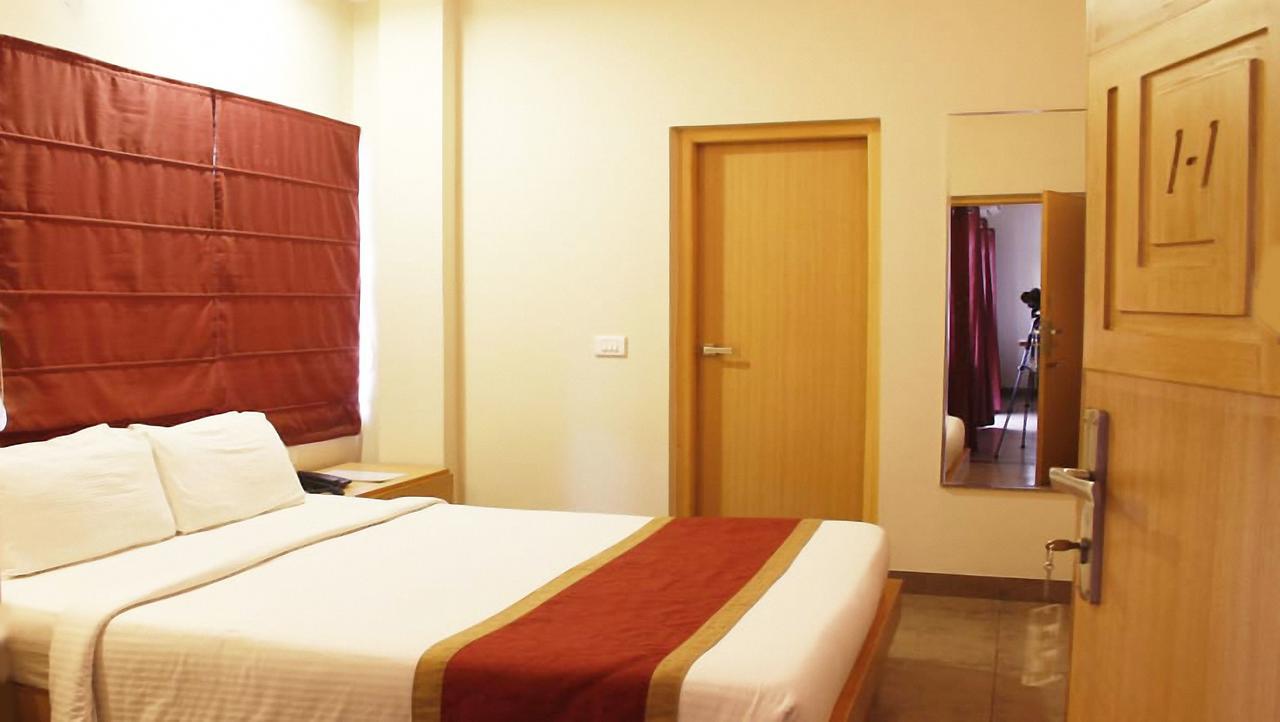 Classic Luxury Service Apartments Визакхапатнам Екстериор снимка