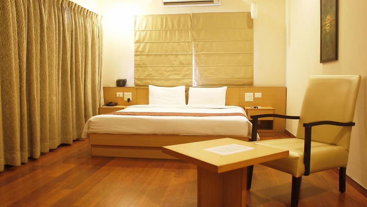 Classic Luxury Service Apartments Визакхапатнам Екстериор снимка